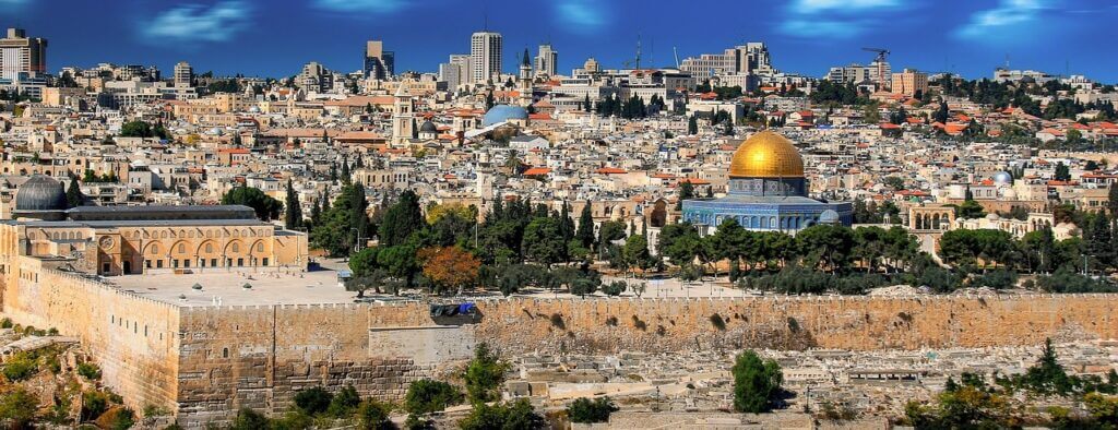エルサレムの旧市街とその城壁郡の写真です。